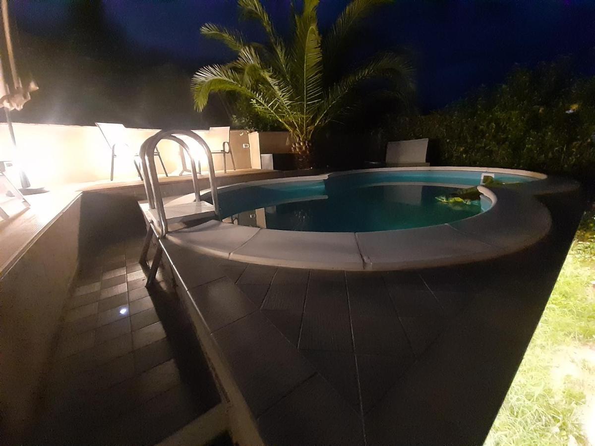 Holiday Home Тавулия Екстериор снимка